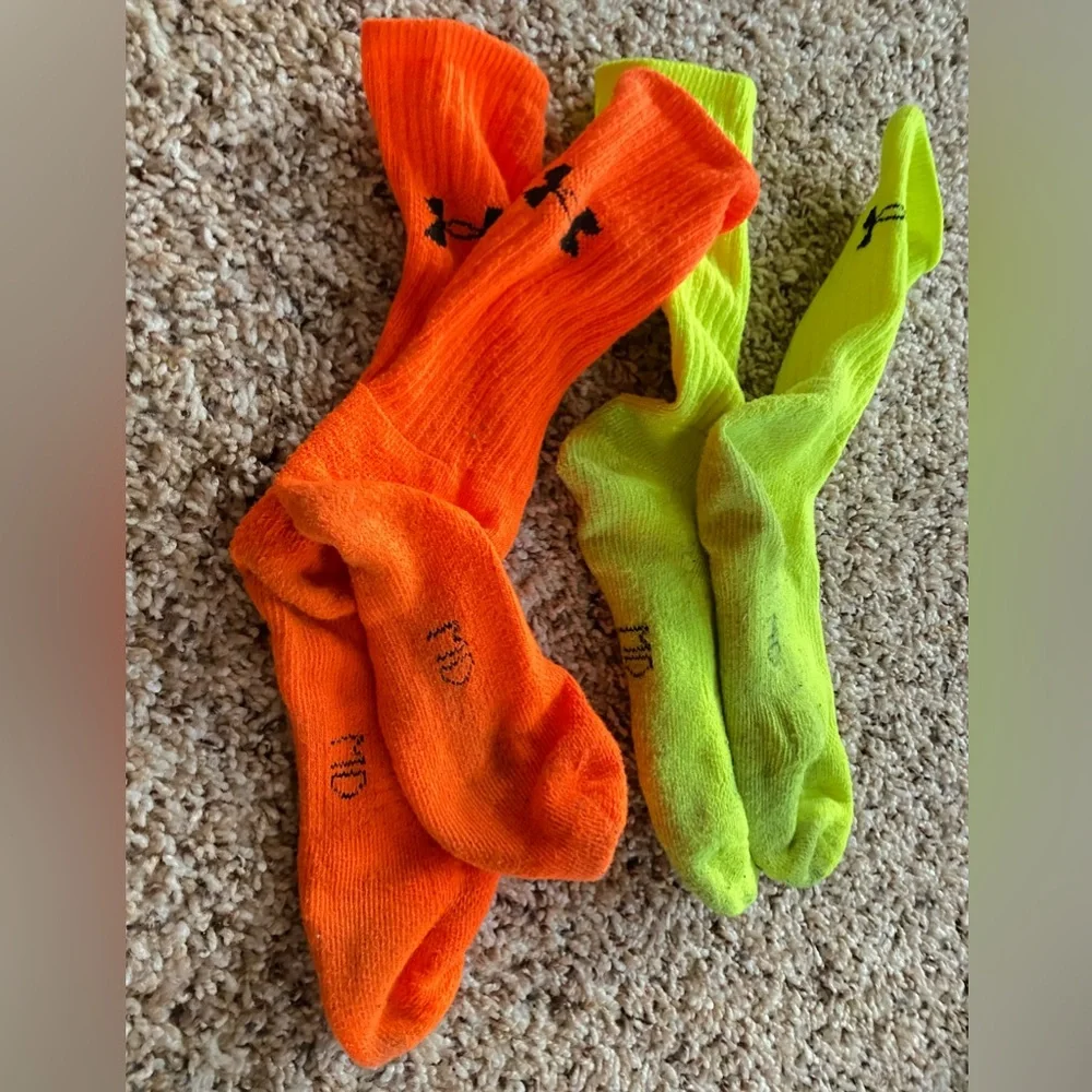 Socks lot of 7 Including 2 under armour MD men's Size 8-11